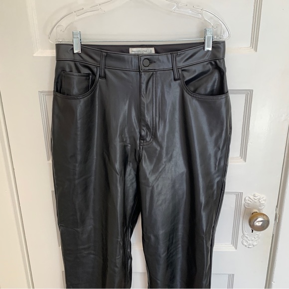 Abercrombie vegan leather ankle straight pant in black, size 31 - Picture 3 of 10